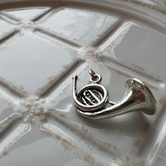 French Horn Vintage Charm NOS Silver Tone Music Pendant - Picture 2 of 6